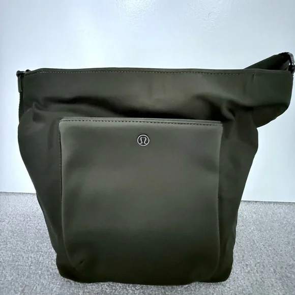 lululemon athletica Olive Crossbody Bag - Picture 4 of 6